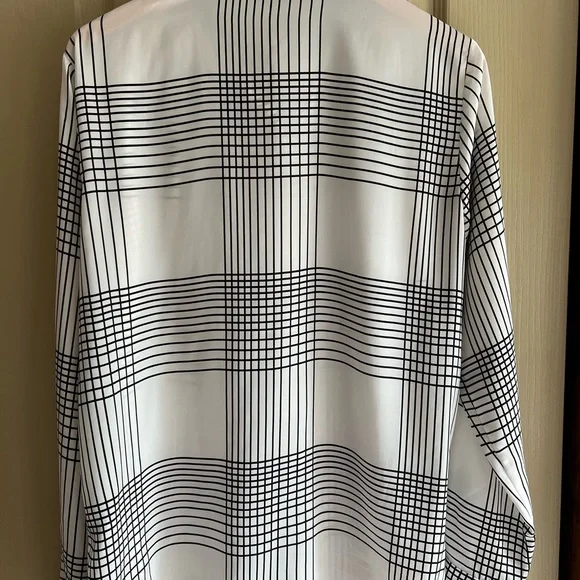 Banana Republic, button down blouse, size L - Picture 2 of 4